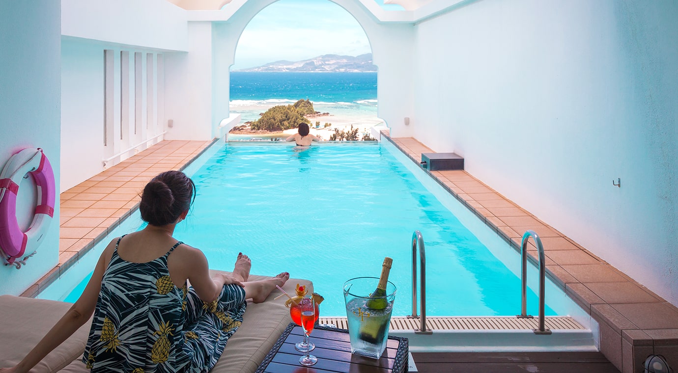Club Floor - EXES Royal Pool Suite
