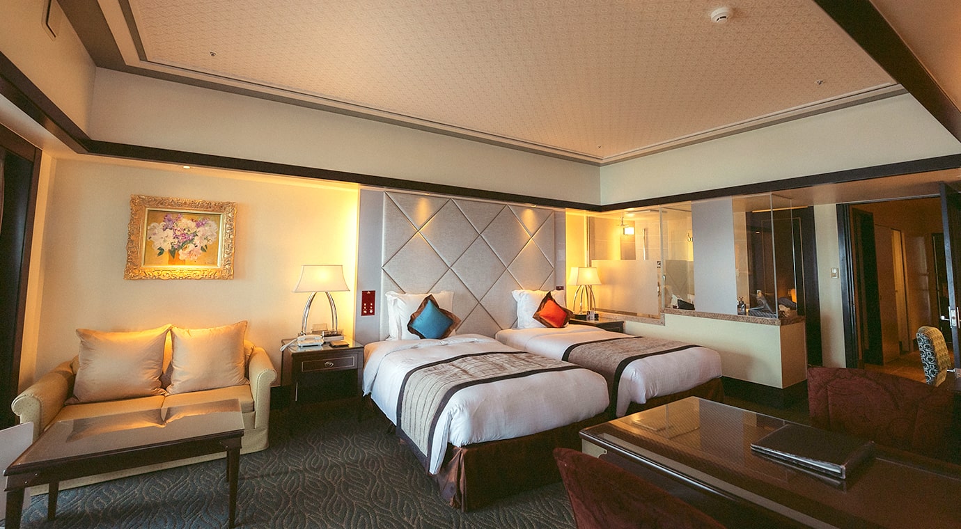 Club Floor - EXES Royal Pool Suite