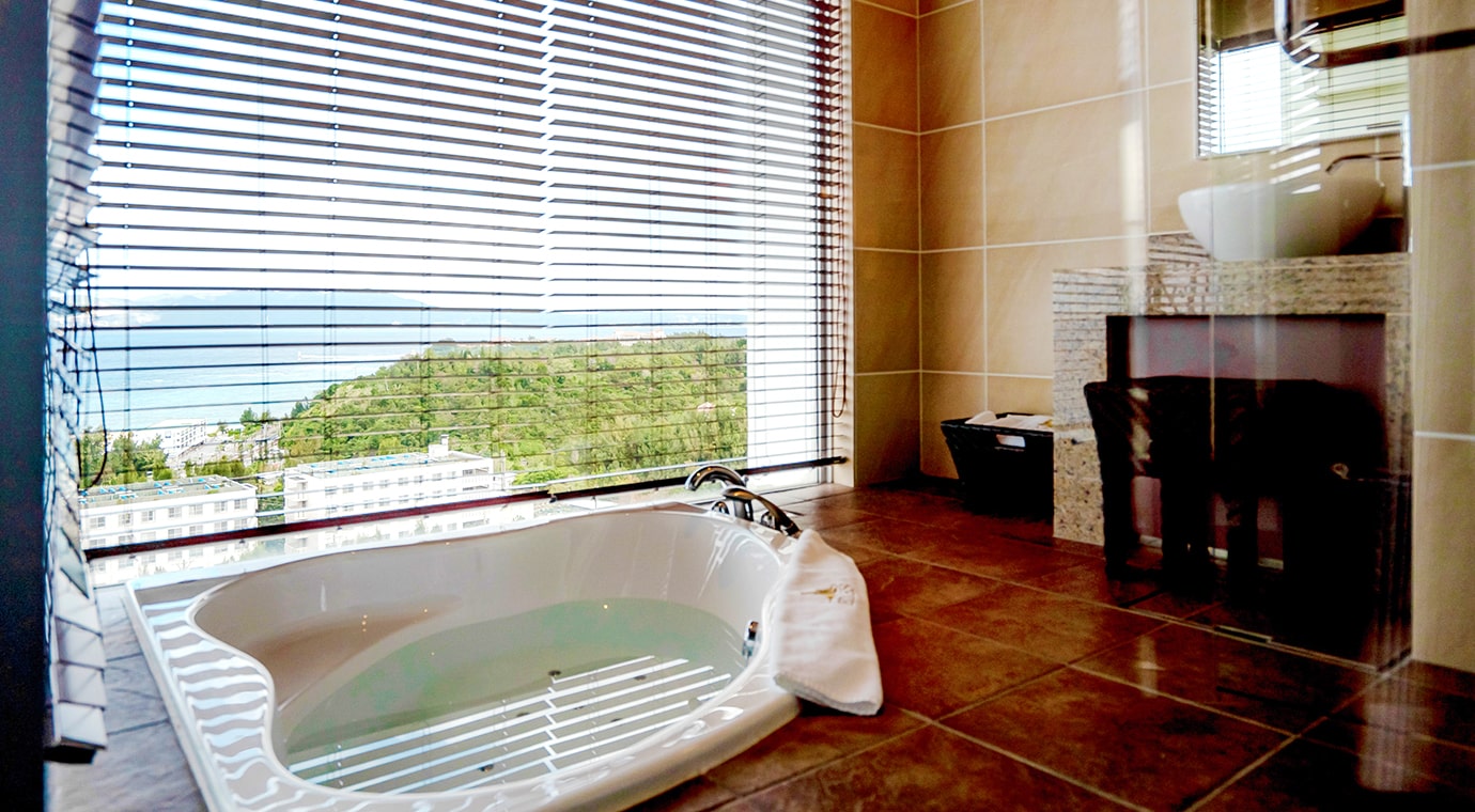 Club Floor - EXES Royal Pool Suite