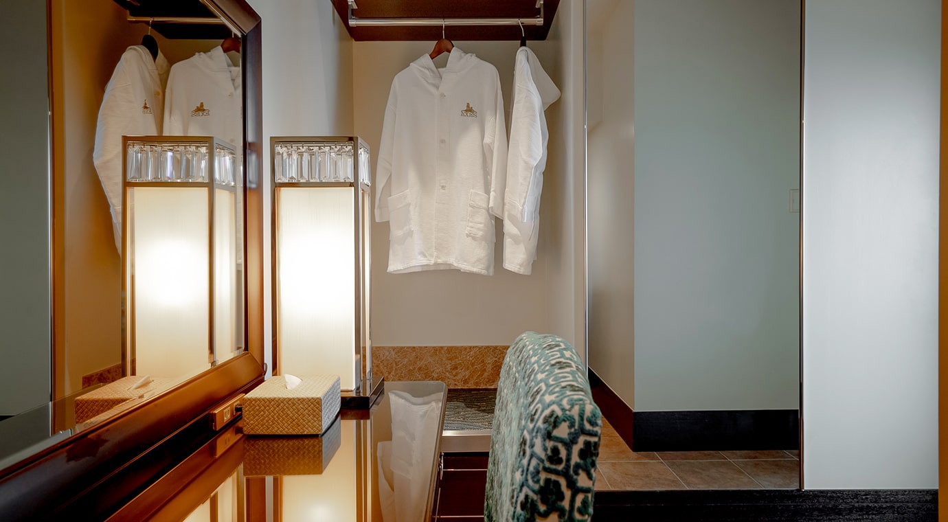 Club Floor - EXES Royal Pool Suite